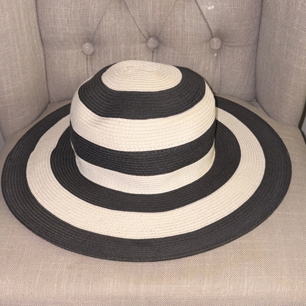 Black and Cream Wide Brim Sun Hat